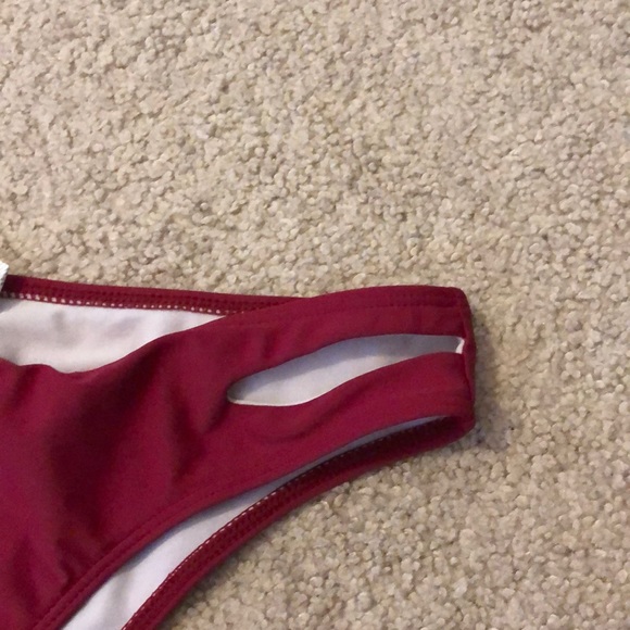 red bikini - Picture 4 of 4